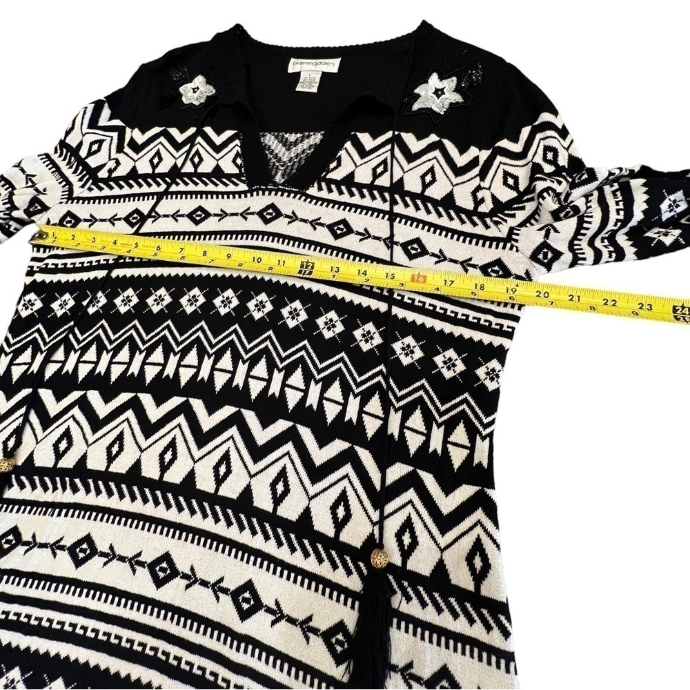 BLOOMINGDALE’S Black & White Sequined Flower Oversized Sweater, Size Large - Picture 15 of 16